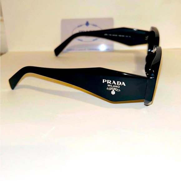 Grade A prada glasses - Picture 1 of 4